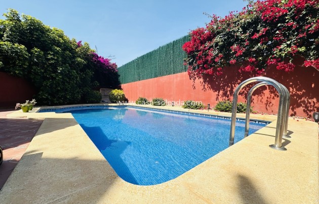 Resale - Villa - Algorfa