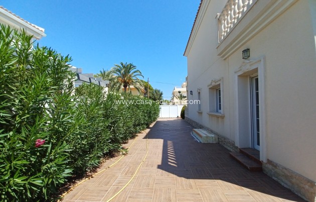 Resale - Villa - Cabo Roig