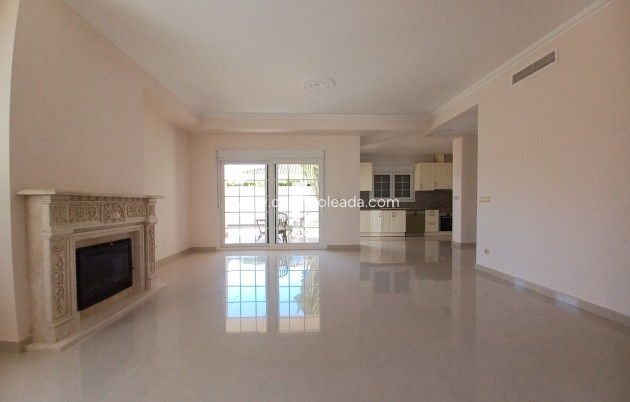 Resale - Villa - Cabo Roig