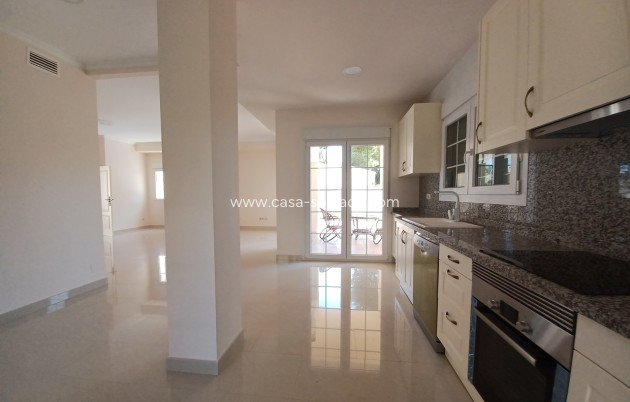 Resale - Villa - Cabo Roig
