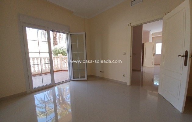 Resale - Villa - Cabo Roig