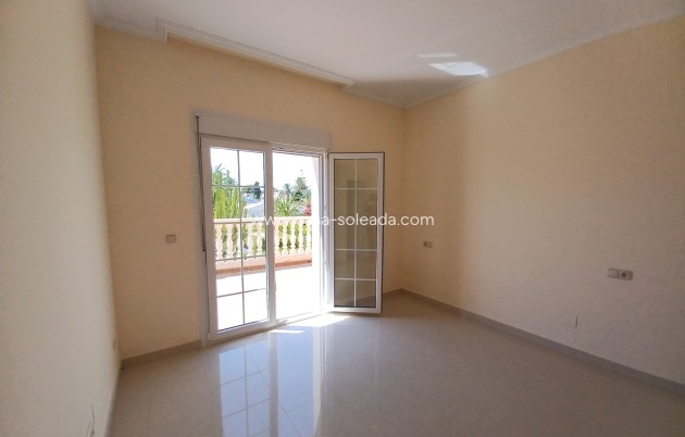 Resale - Villa - Cabo Roig