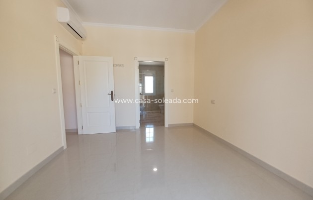 Resale - Villa - Cabo Roig