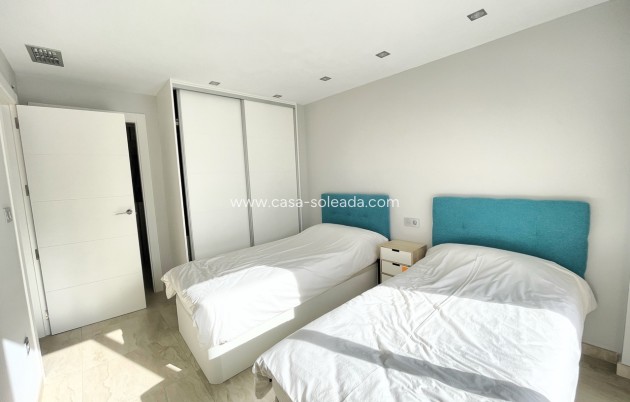 Reventa - Villa - Villamartin - Villamartín