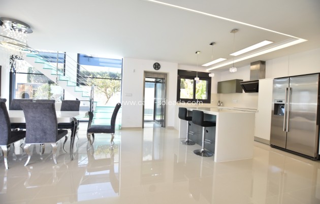 Resale - Villa - San Miguel de Salinas