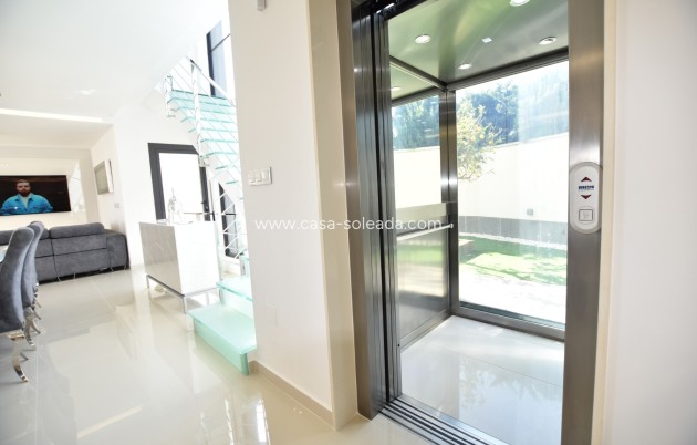 Resale - Villa - San Miguel de Salinas