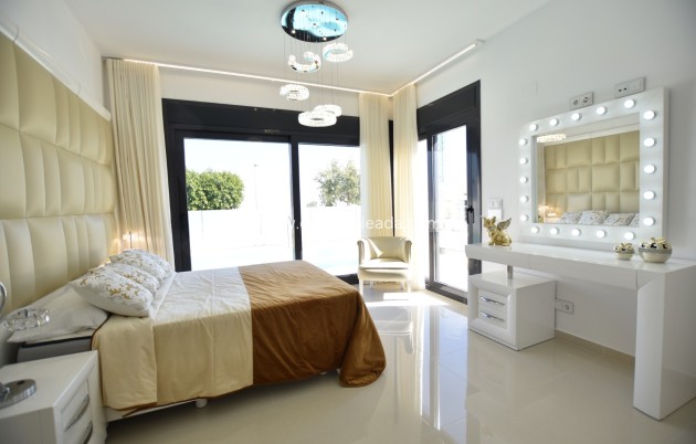Resale - Villa - San Miguel de Salinas